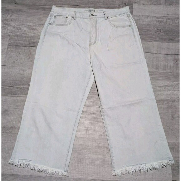 American Eagle Jeans Women Wide Leg Crop Beautiful Bleach Out Size 16 Short - Picture 1 of 12